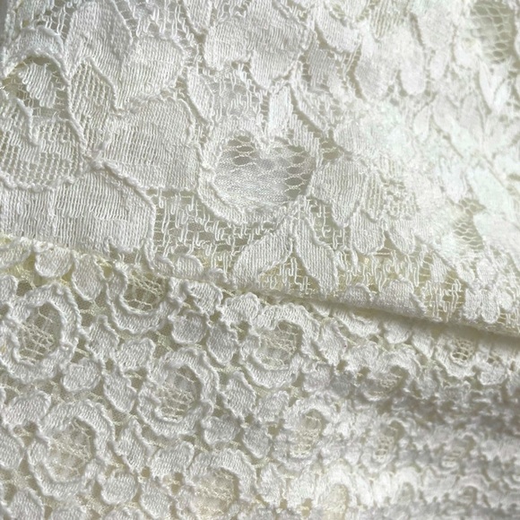 GUESS, Floral Lace Dress, Cream, Size 0 Bridal - Picture 3 of 4